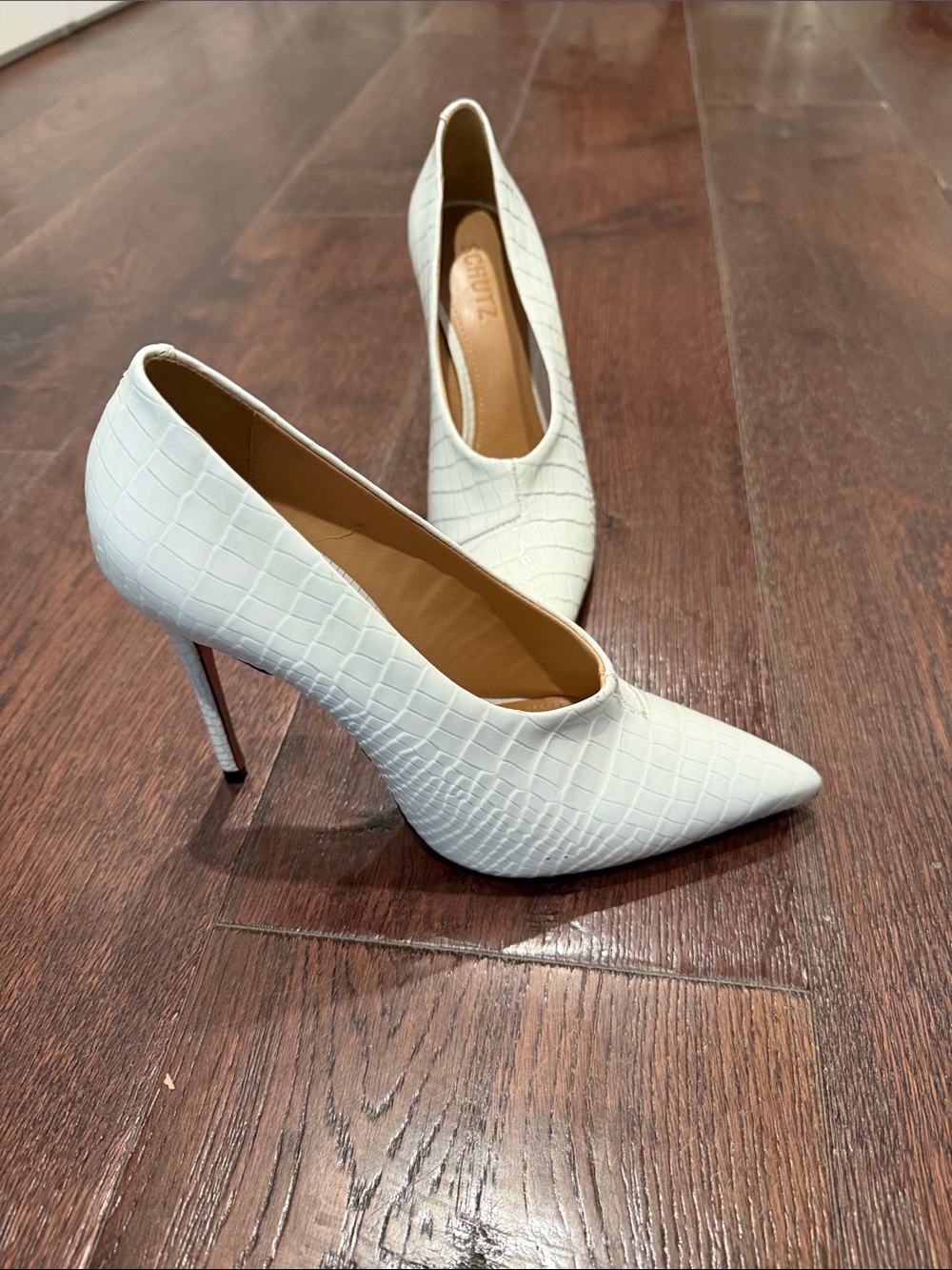 SCHUTZ White Croc-Embossed Pointed Toe Stiletto Pumps - Size8